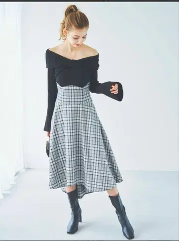 더즐링 트위스트 컬러 오프숄더 2way 플레어 슬리브 원피스