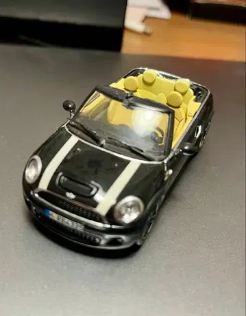 BMW 미니 쿠퍼 컨버터블 R57 1/43 스케일 블랙
