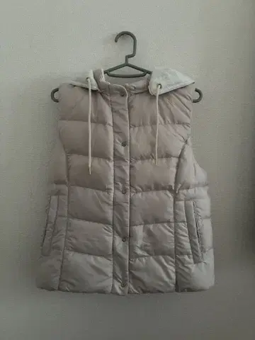 애니시스 후드 부착 다운 자켓