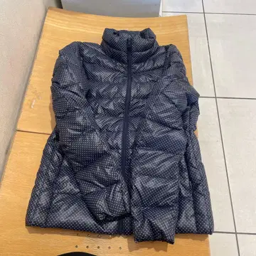 유니클로 UNIQLO 울트라 라이트 다운 도트 네이비 M