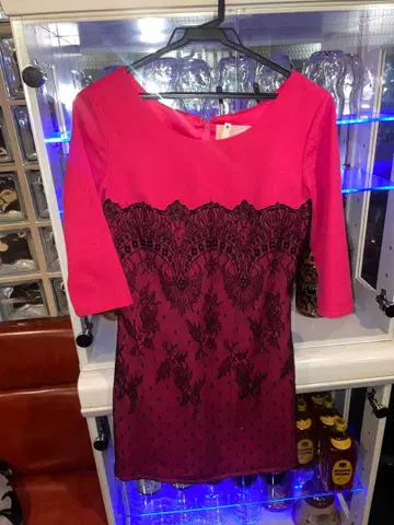 핑크 레이스 장식 3/4 소매 드레스