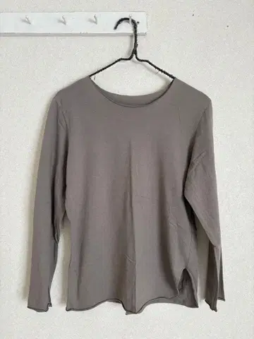 mon sakata 몽사카타 그레이 긴팔 코튼 티셔츠