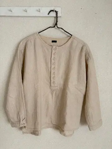 이치 베이지 버튼 헨리넥 셔츠