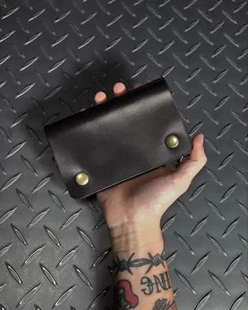 미들 트래커 지갑 도치기 가죽 놋쇠