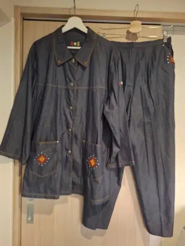 leilian 레리안 E*S 자수 장식 다크 블루 셋업