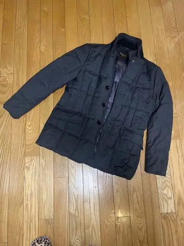 MoorER 다크 그레이 다운 자켓 표기 52