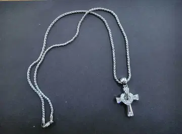 실버 크로스 목걸이