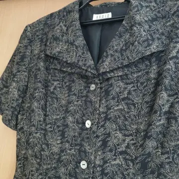 반팔 원피스 블랙 베이스에 장미