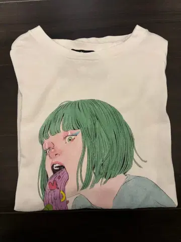 이 세상은 구역질이 나올 정도로 불합리로 가득 차 있다 롱T