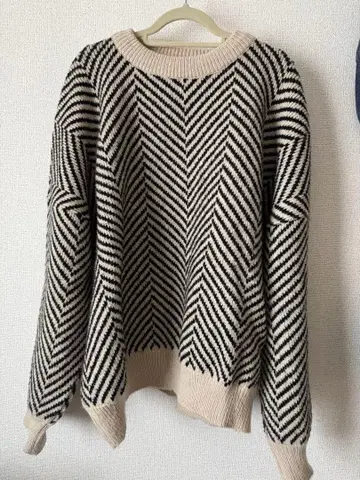 지그재그 무늬 니트 스웨터