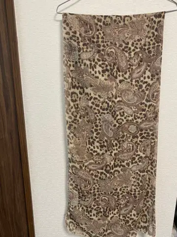 레오파드 페이즐리 스톨
