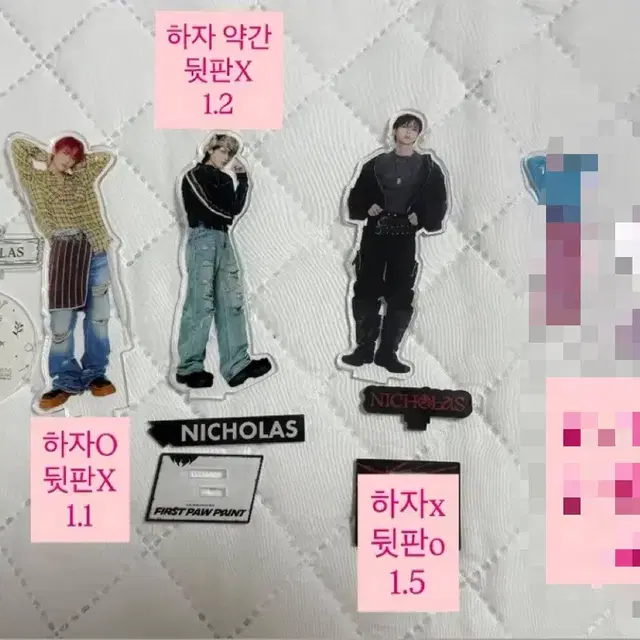 앤팀 니콜라스 아크릴스탠드 아크스타