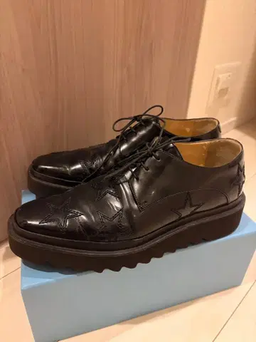 블랙 별 자수 통굽 드레스 슈즈