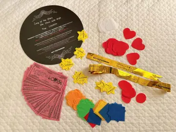 TXT 슬로우건 (수빈) & 골드 컬러 테이프 & 낙하물