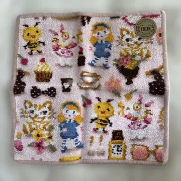 러브러리 바이 페이러 카렐 차펙 한정판 메종 드 니콜 앨리스 미사용품