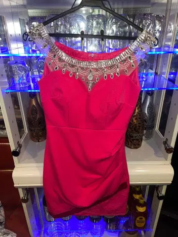 비쥬 장식 핑크 타이트 드레스