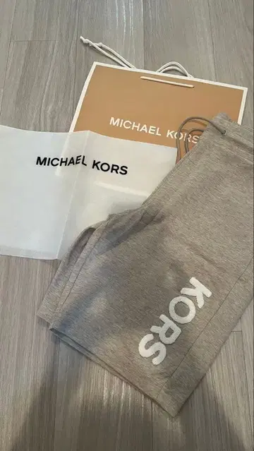 MICHAEL KORS 그레이 숏팬츠 S