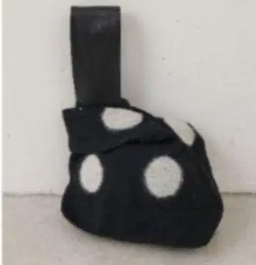 20900엔 새상품 비어즐리 도트 토트백 울 천연 가죽 블랙