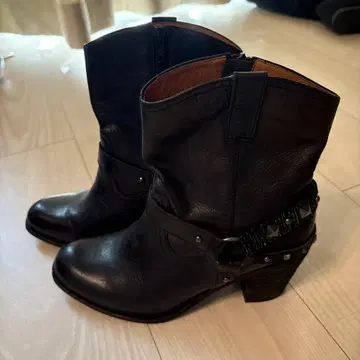 블랙 가죽 스터드 부츠 24.5
