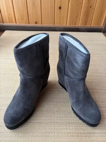 미사용 새상품 마크제이콥스 그레이 웨지솔 어그 부츠