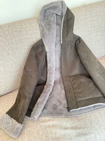 ZELAL 후드 브라운 계열 페이크 무스탕 코트 리버서블