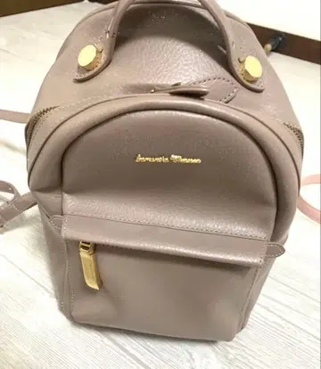 베이지 원형 백팩 백팩