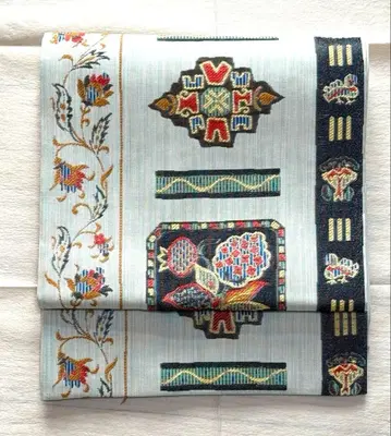 육통 후쿠로 오비 그레이지 색상 바탕에 꽃덩굴 패턴 기하학 무늬