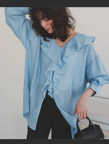 titivate 프릴 칼라 오버 블라우스