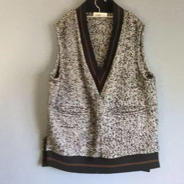 Sumistyle 헤링본 슬리브리스 니트 베스트