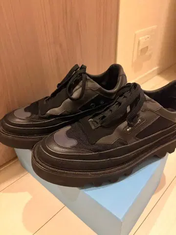 롬바우트 통굽 캐주얼 스니커즈 블랙