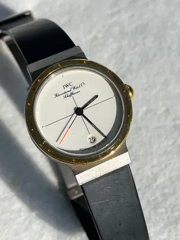 IWC 포르쉐 디자인 쿼츠 골드 손목시계