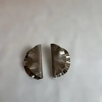 실버 프릴 디자인 귀걸이(양쪽용)