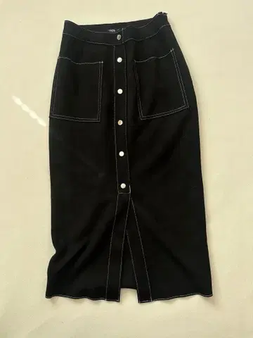 ZARA 블랙 스웨이드풍 타이트 스커트