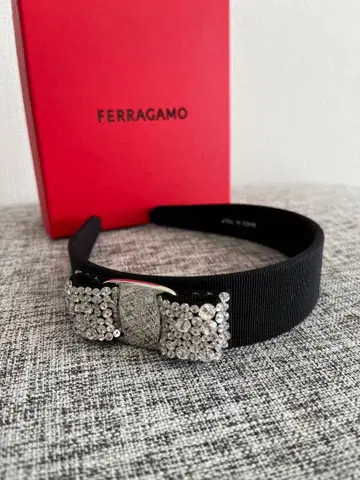 Ferragamo 머리띠 박스 포함
