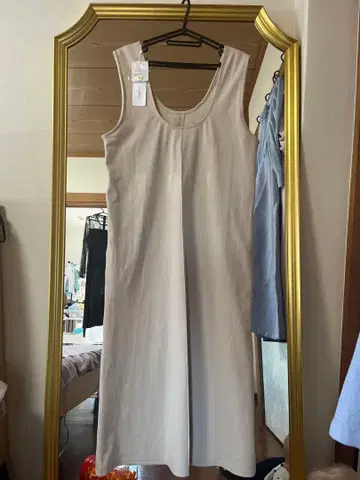 FURRY 베이지 슬리브리스 롱 원피스