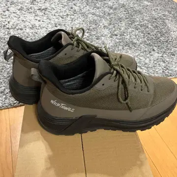 와일드 띵스 스니커즈 26.5