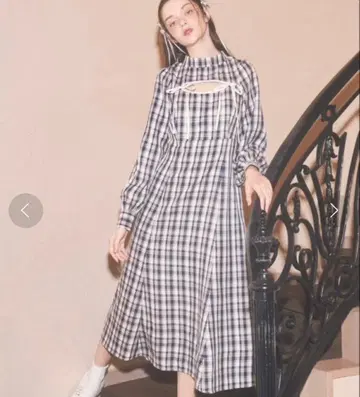 Lovilyn 컷 아웃 리본 원피스