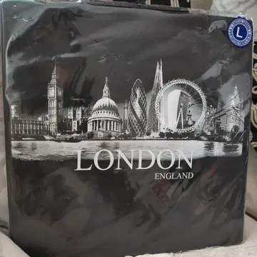 Casual Classics 런던 T셔츠 L사이즈