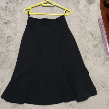 블랙 플레어 스커트 무릎 기장