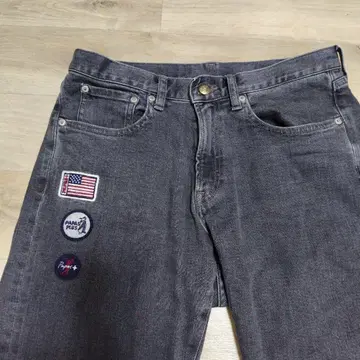파파스 다크 그레이 스트레이트 데님 패치 포함