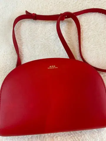A.P.C. 반달 숄더백 레드