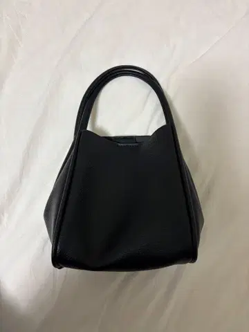 블랙 핸드백 오픈 탑