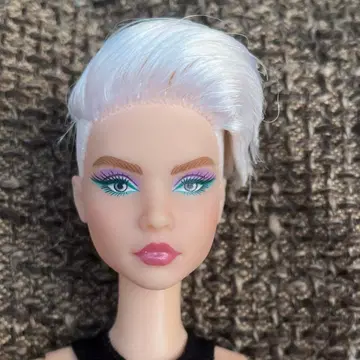 마텔 바비 시그니처 룩스 #8 금발 관절 가동 인형