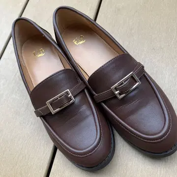 Fin 브라운 로퍼 버클 포함