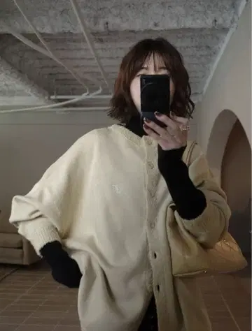 EAPHI 프론트 부클 니트 가디건 베이지