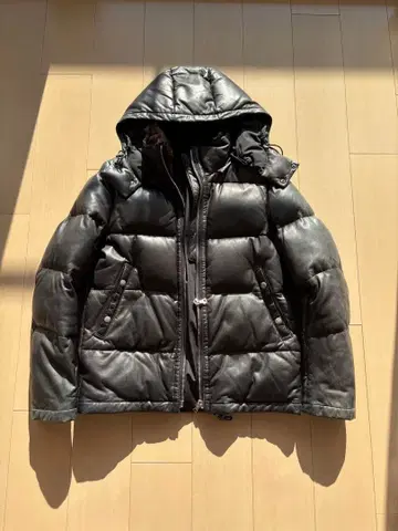 TOMORROWLAND 후드 부착 가죽 다운 자켓 블랙