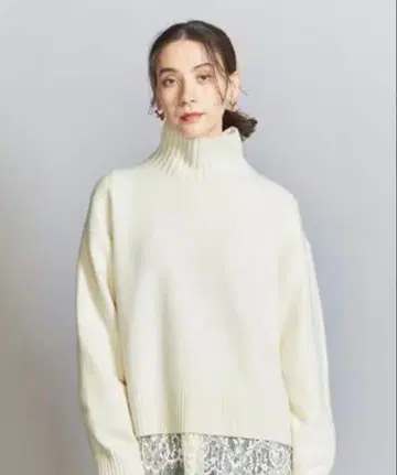 [미사용 새상품] 뷰티 앤 유스 하이넥 니트 긴팔