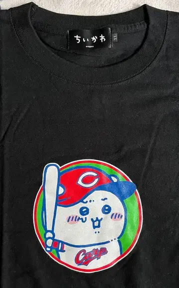 [치이카와] 히로시마 카프 콜라보 T셔츠 [XL 사이즈] 블랙