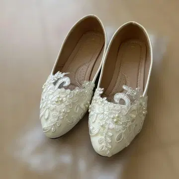 아이보리 자수 플랫슈즈