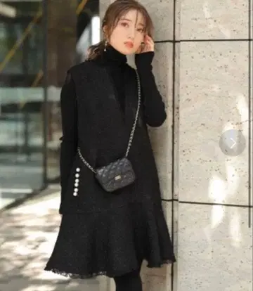 [새상품급] 아푸와이저 리셰 트위드 페플럼 미니 원피스 블랙 펄